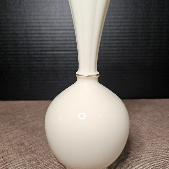 Vintage Lenox China Wheat Pattern 8" Vase Ivory Bulb 24 Karat Gold Trim - Picture 6 of 9